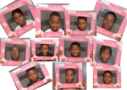 13 cadres au contour rose en pêle mêle avec le visage de chaque enfant photographié qui a été assidu à l'atelier Vire l'école